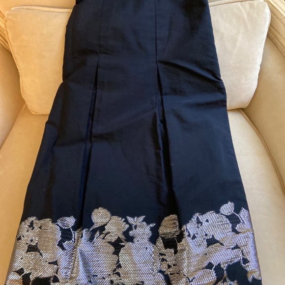 Tahari skirt, black with silver embroidery - Picture 8 of 8